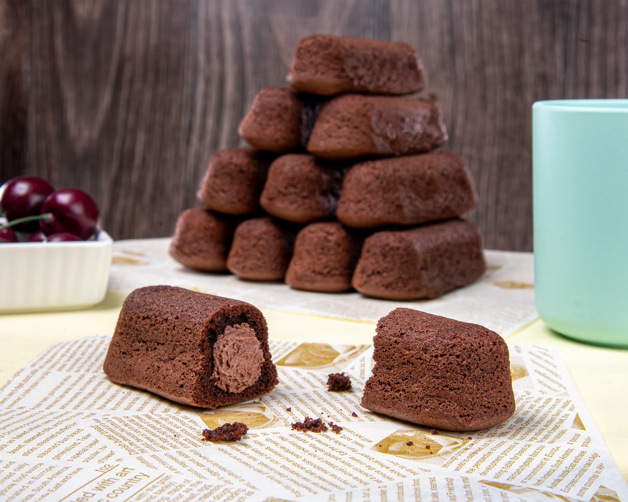 Chocolate Lovers Crème Cakes - Image 3